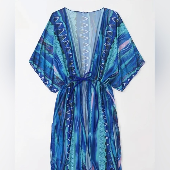 NIP Beautiful Patterned Blue Cover Up - Picture 3 of 4